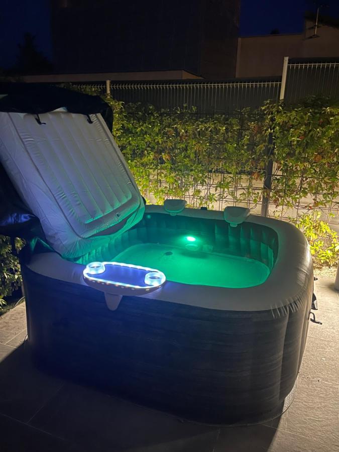 Appartement De Caractere Avec Jacuzzi Fréjus Eksteriør bilde