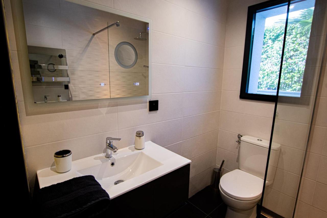 Appartement De Caractere Avec Jacuzzi Fréjus Eksteriør bilde