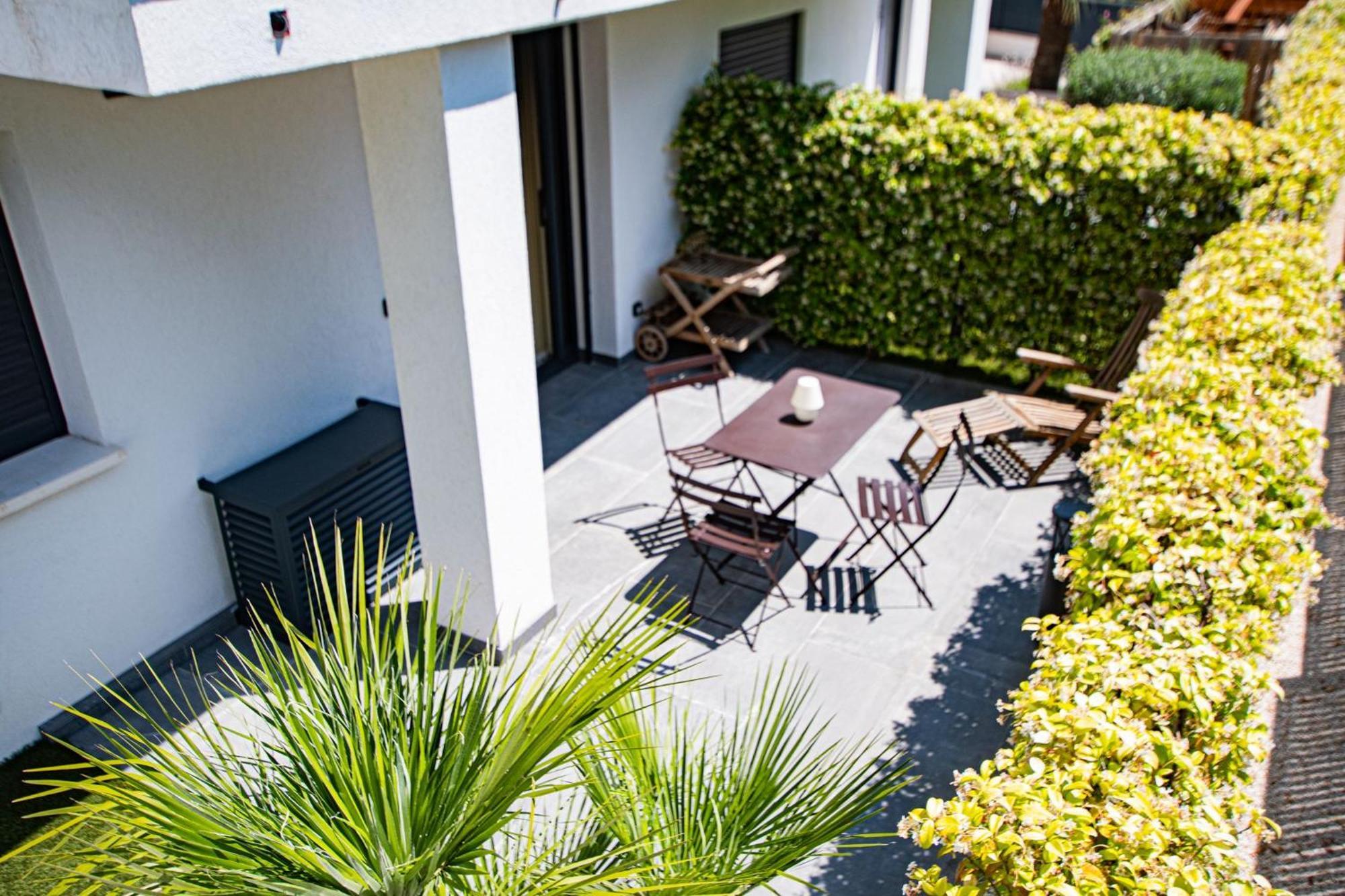 Appartement De Caractere Avec Jacuzzi Fréjus Eksteriør bilde
